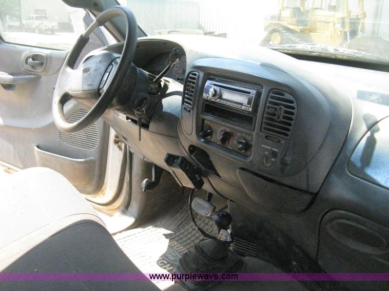 image for item D8459 2001 Ford F150 XL SuperCab pickup truck