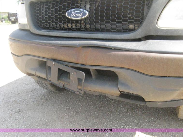 image for item D8459 2001 Ford F150 XL SuperCab pickup truck