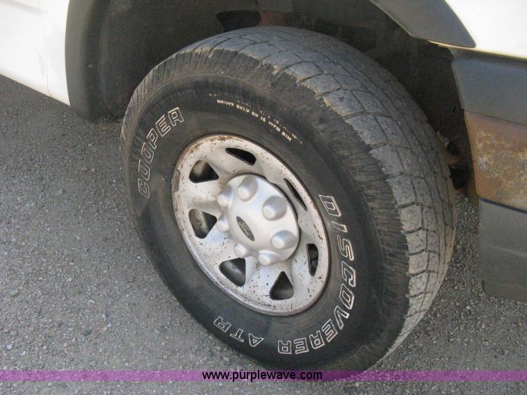 image for item D8459 2001 Ford F150 XL SuperCab pickup truck