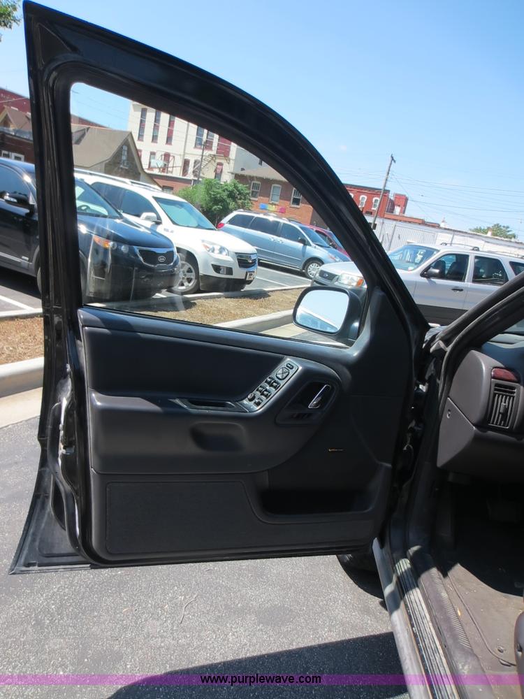 image for item E5507 2000 Jeep Grand Cherokee Laredo SUV