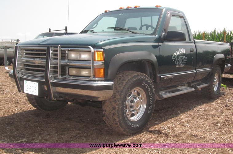 image for item F7078 1998 Chevrolet Silverado 3500 pickup truck