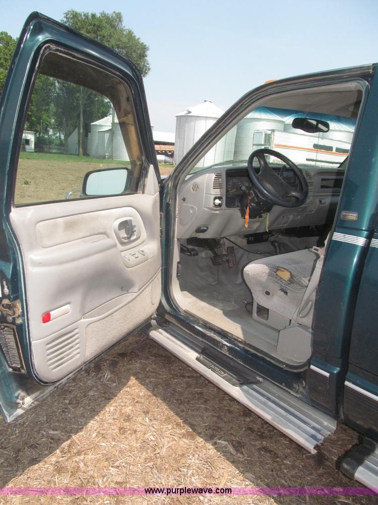 image for item F7078 1998 Chevrolet Silverado 3500 pickup truck