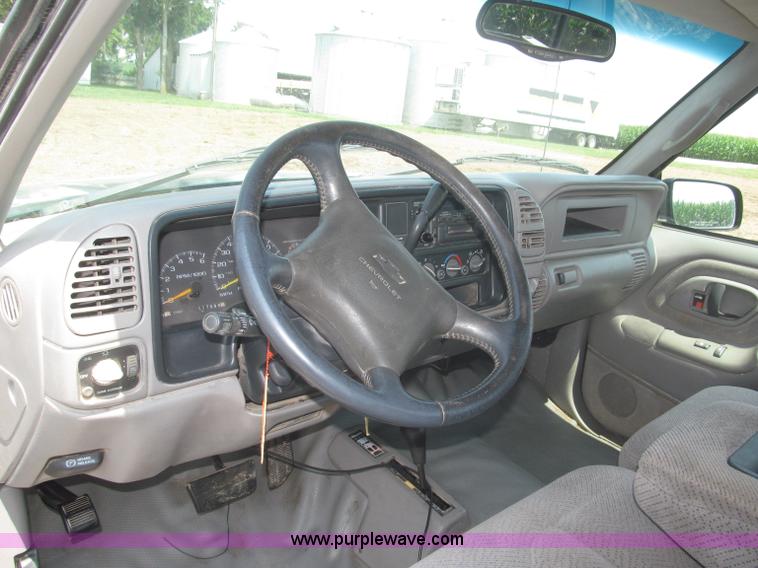 image for item F7078 1998 Chevrolet Silverado 3500 pickup truck