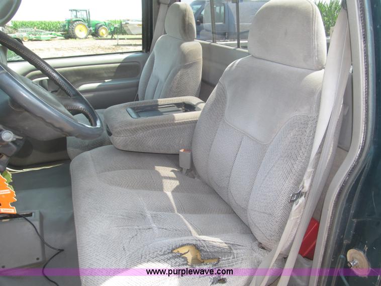 image for item F7078 1998 Chevrolet Silverado 3500 pickup truck