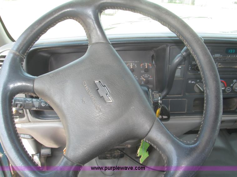 image for item F7078 1998 Chevrolet Silverado 3500 pickup truck