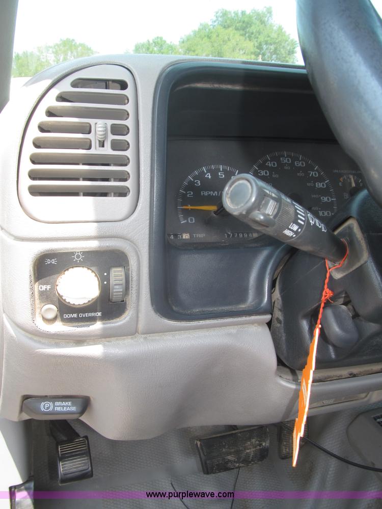 image for item F7078 1998 Chevrolet Silverado 3500 pickup truck