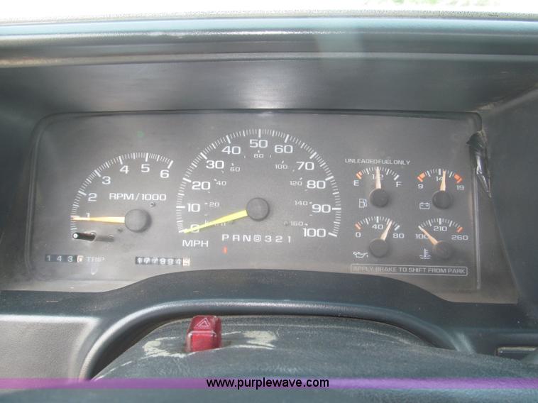 image for item F7078 1998 Chevrolet Silverado 3500 pickup truck