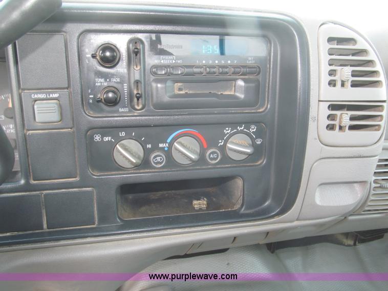 image for item F7078 1998 Chevrolet Silverado 3500 pickup truck