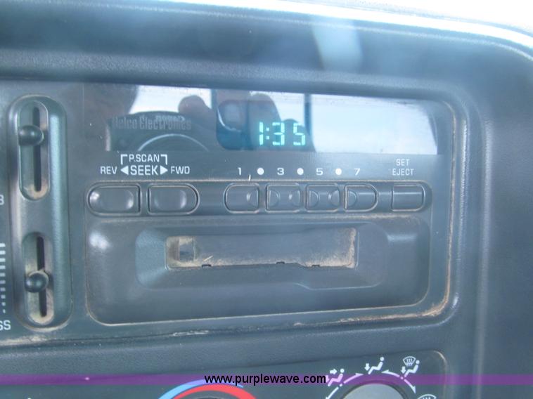 image for item F7078 1998 Chevrolet Silverado 3500 pickup truck