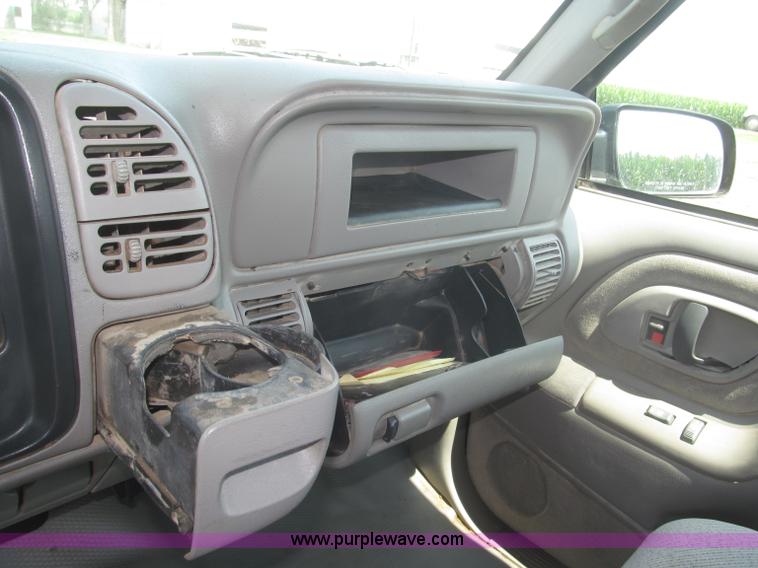 image for item F7078 1998 Chevrolet Silverado 3500 pickup truck