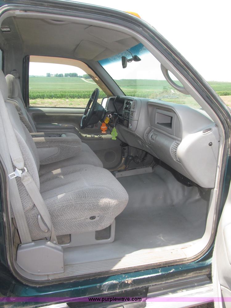 image for item F7078 1998 Chevrolet Silverado 3500 pickup truck