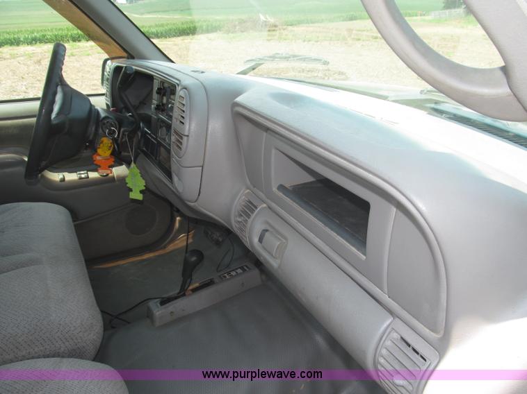 image for item F7078 1998 Chevrolet Silverado 3500 pickup truck