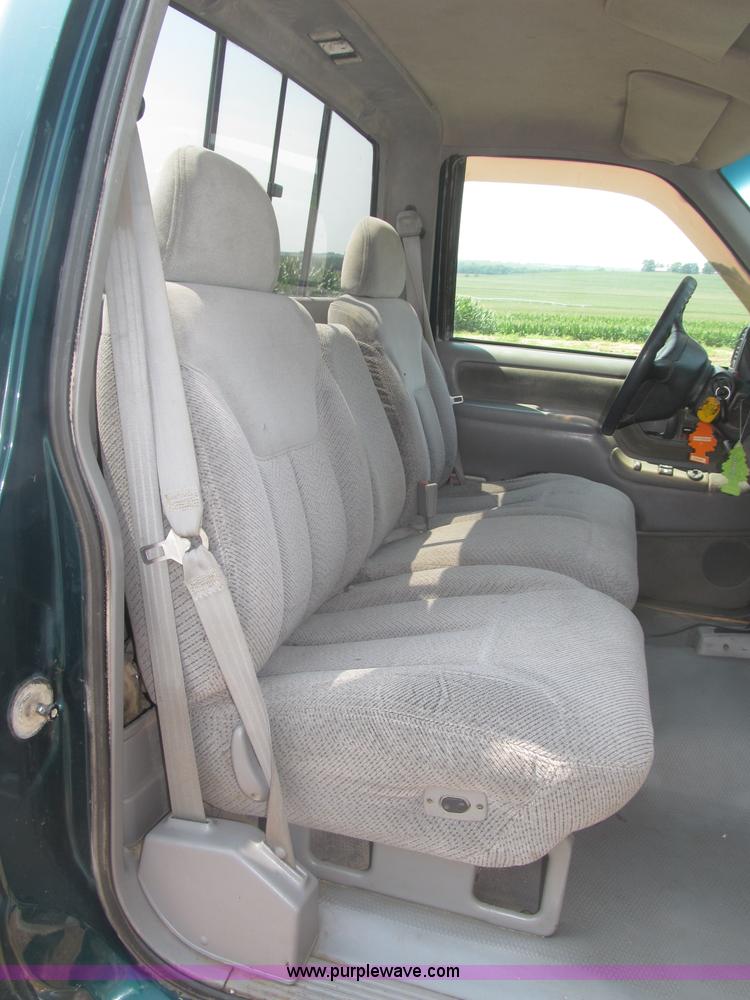 image for item F7078 1998 Chevrolet Silverado 3500 pickup truck