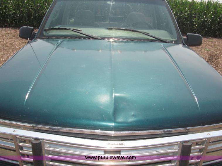 image for item F7078 1998 Chevrolet Silverado 3500 pickup truck