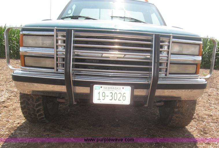 image for item F7078 1998 Chevrolet Silverado 3500 pickup truck
