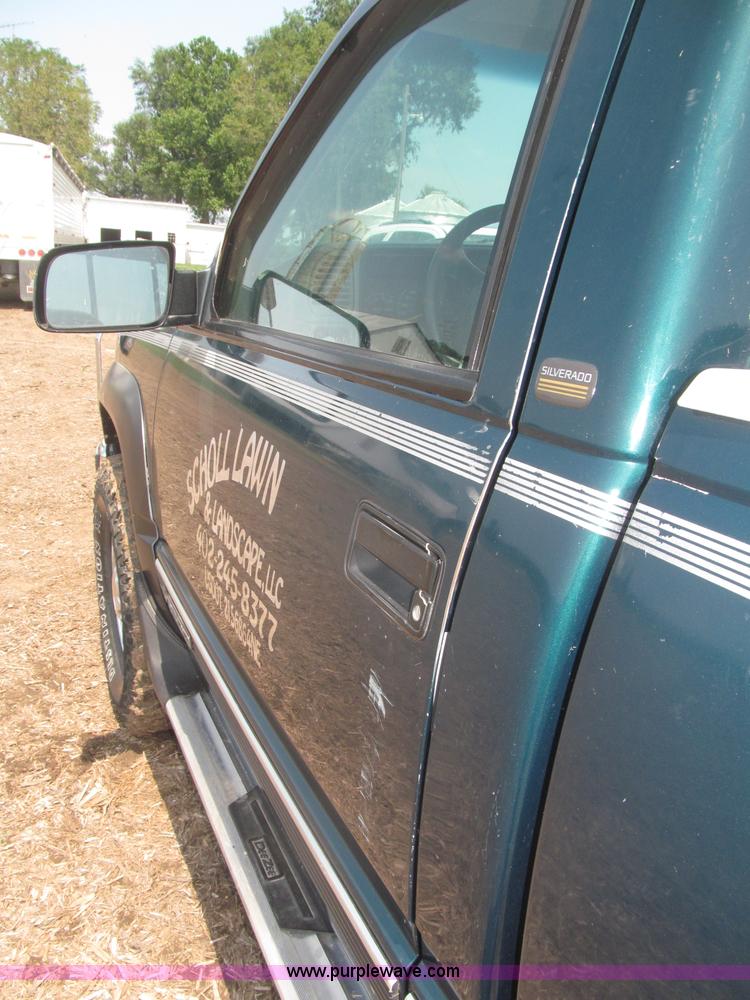 image for item F7078 1998 Chevrolet Silverado 3500 pickup truck