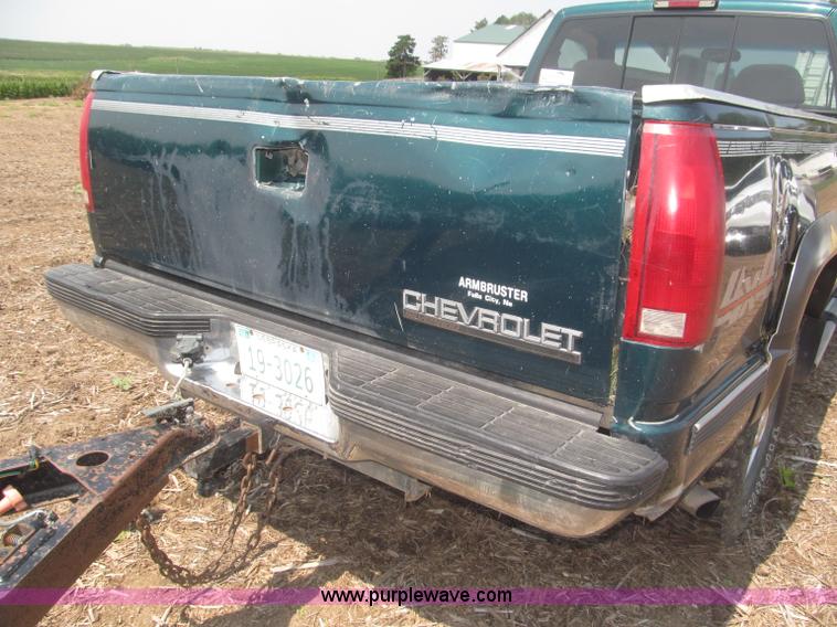 image for item F7078 1998 Chevrolet Silverado 3500 pickup truck