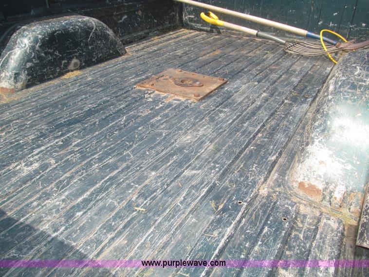 image for item F7078 1998 Chevrolet Silverado 3500 pickup truck