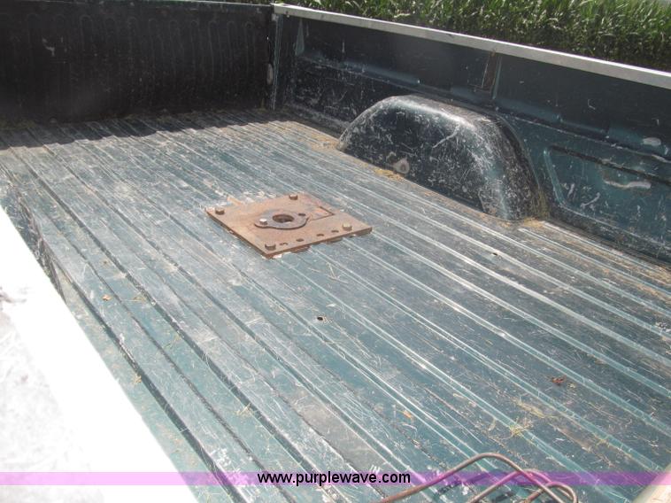 image for item F7078 1998 Chevrolet Silverado 3500 pickup truck