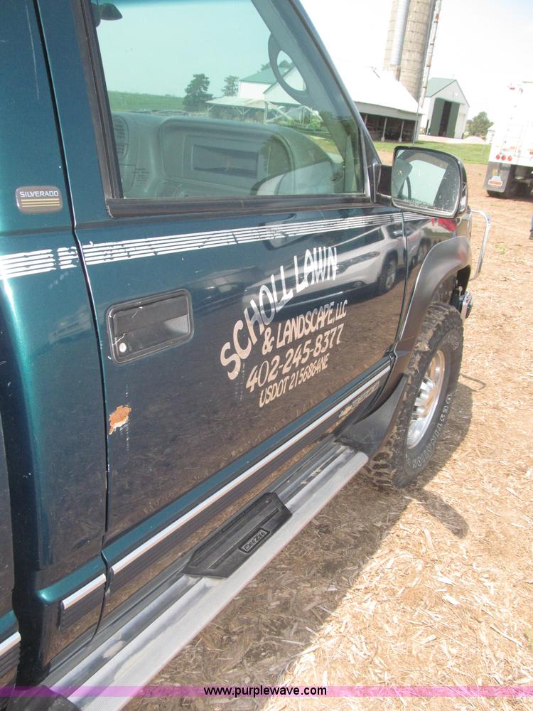 image for item F7078 1998 Chevrolet Silverado 3500 pickup truck