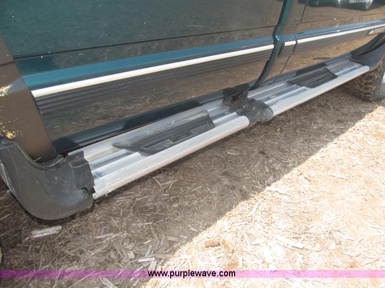 image for item F7078 1998 Chevrolet Silverado 3500 pickup truck