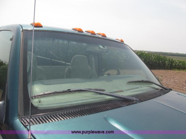 image for item F7078 1998 Chevrolet Silverado 3500 pickup truck