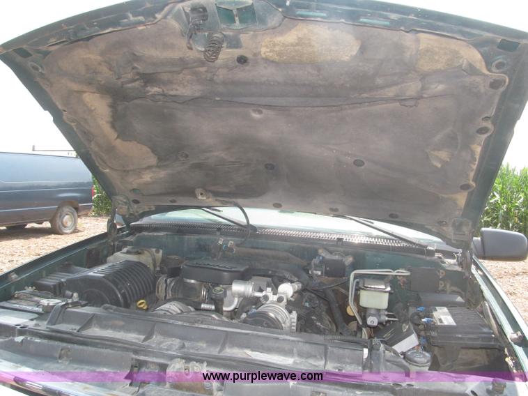 image for item F7078 1998 Chevrolet Silverado 3500 pickup truck