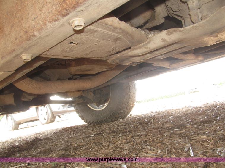 image for item F7078 1998 Chevrolet Silverado 3500 pickup truck