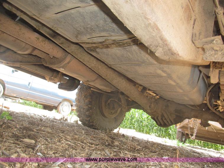 image for item F7078 1998 Chevrolet Silverado 3500 pickup truck