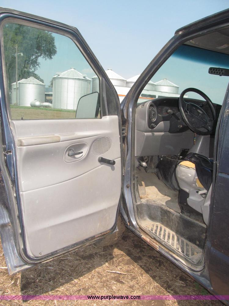 image for item F7080 1998 Ford Econoline E250 van