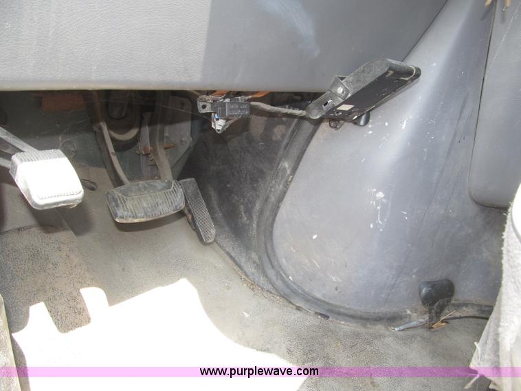 image for item F7080 1998 Ford Econoline E250 van