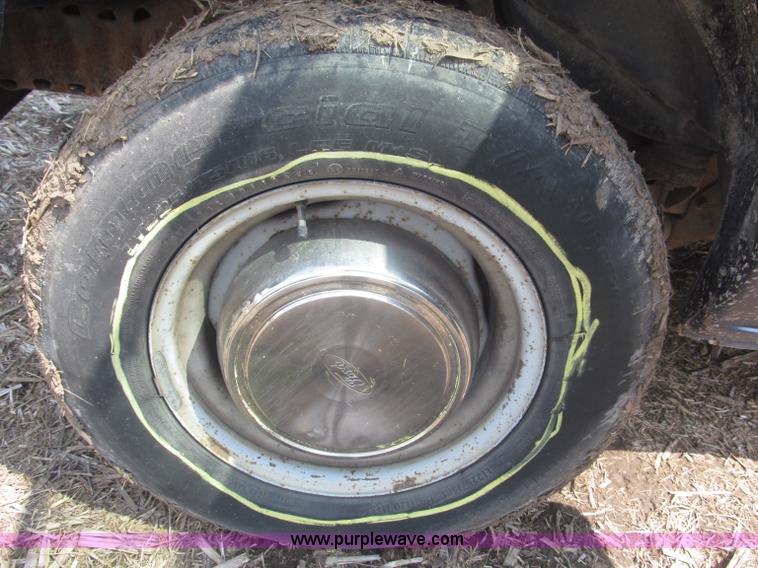 image for item F7080 1998 Ford Econoline E250 van