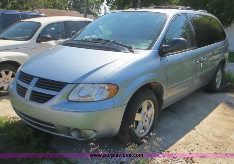 image for item F8001 2006 Dodge Grand Caravan SXT van