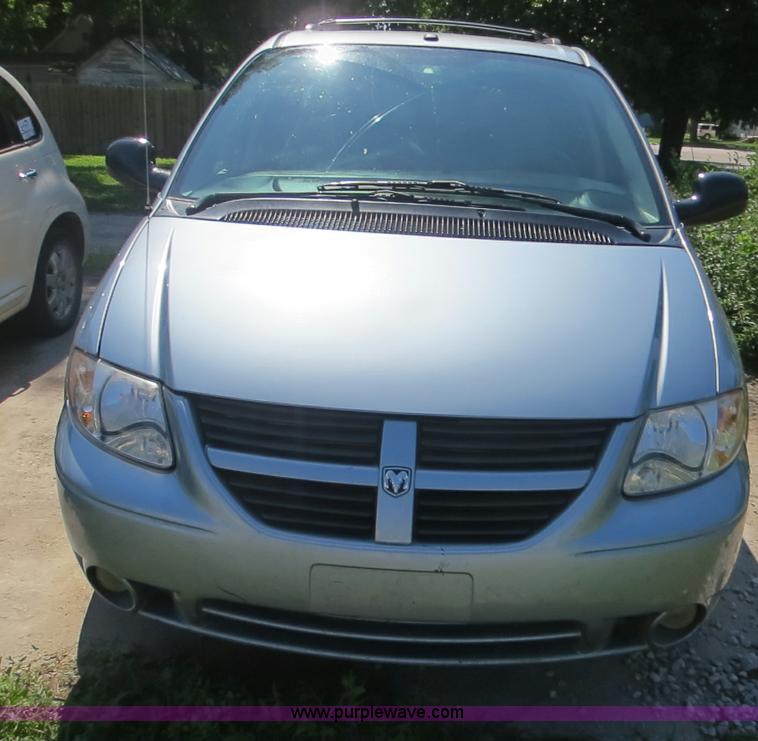 image for item F8001 2006 Dodge Grand Caravan SXT van