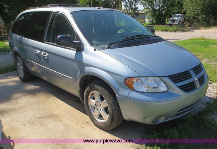image for item F8001 2006 Dodge Grand Caravan SXT van