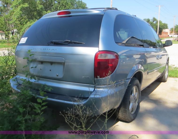 image for item F8001 2006 Dodge Grand Caravan SXT van