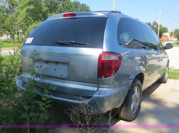 image for item F8001 2006 Dodge Grand Caravan SXT van