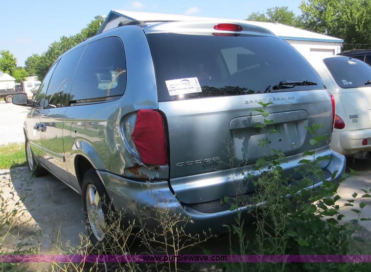 image for item F8001 2006 Dodge Grand Caravan SXT van