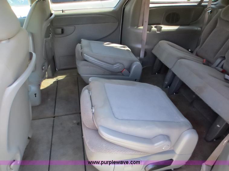 image for item F8001 2006 Dodge Grand Caravan SXT van