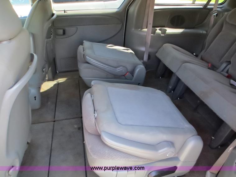 image for item F8001 2006 Dodge Grand Caravan SXT van