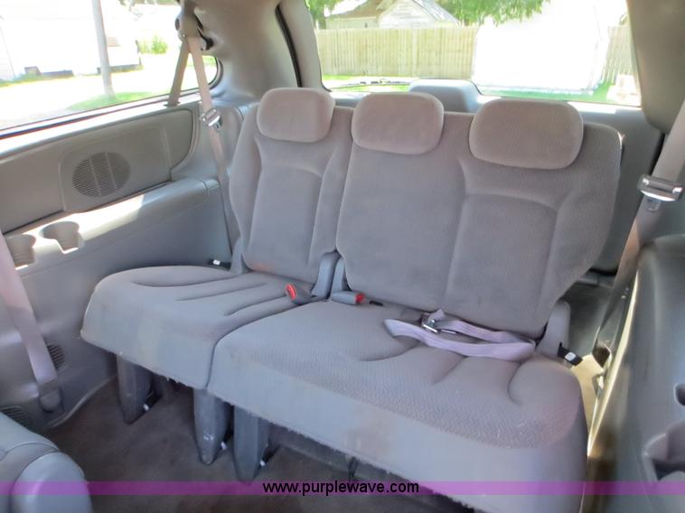 image for item F8001 2006 Dodge Grand Caravan SXT van