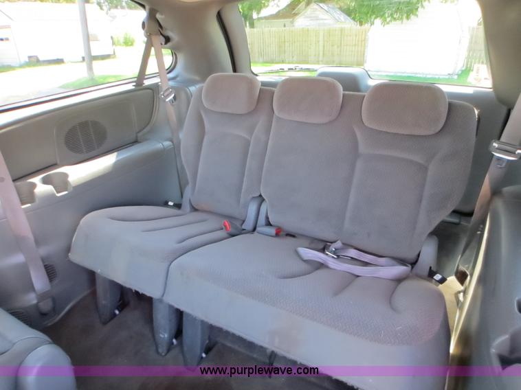 image for item F8001 2006 Dodge Grand Caravan SXT van