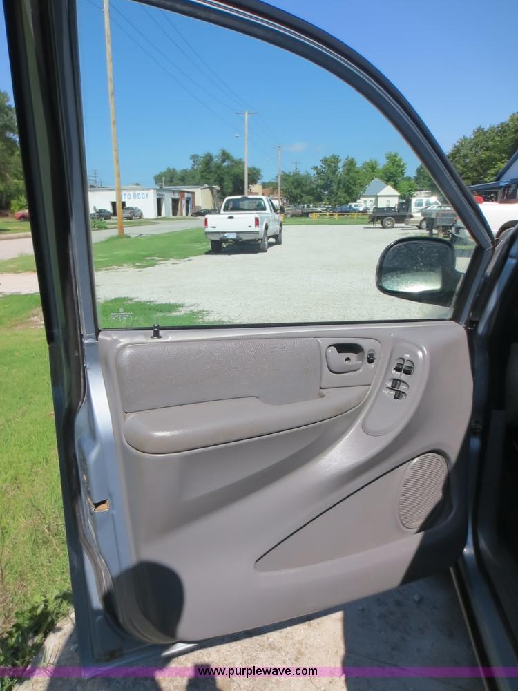 image for item F8001 2006 Dodge Grand Caravan SXT van