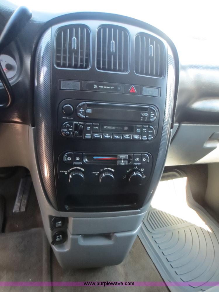 image for item F8001 2006 Dodge Grand Caravan SXT van