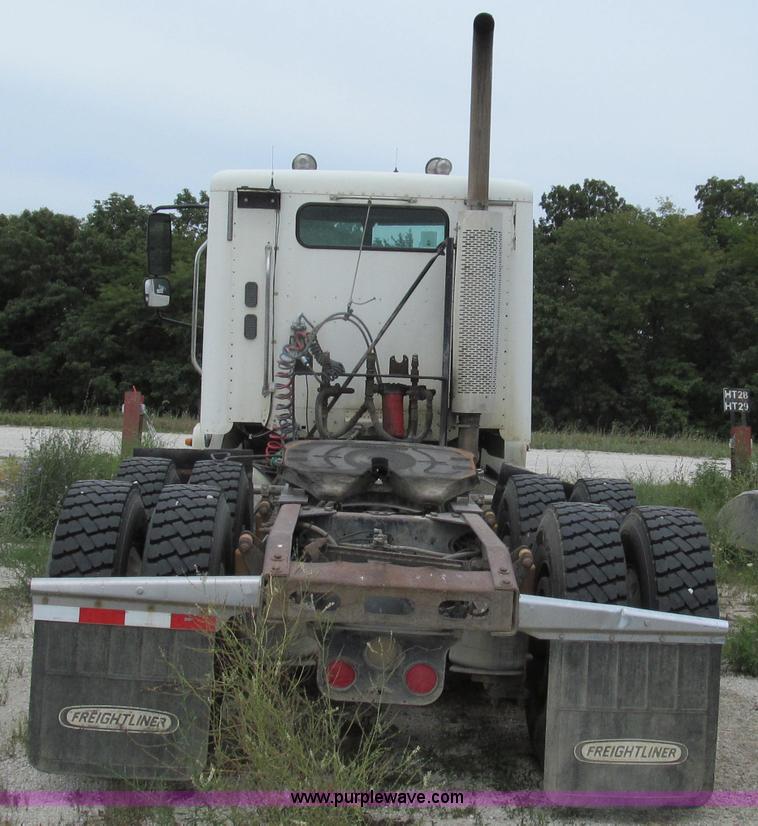 image for item G2065 2005 Freightliner Columbia CL120 semi truck