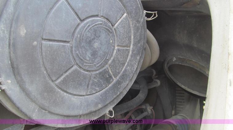 image for item G2065 2005 Freightliner Columbia CL120 semi truck