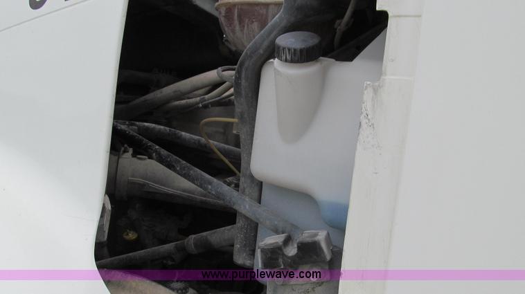 image for item G2065 2005 Freightliner Columbia CL120 semi truck