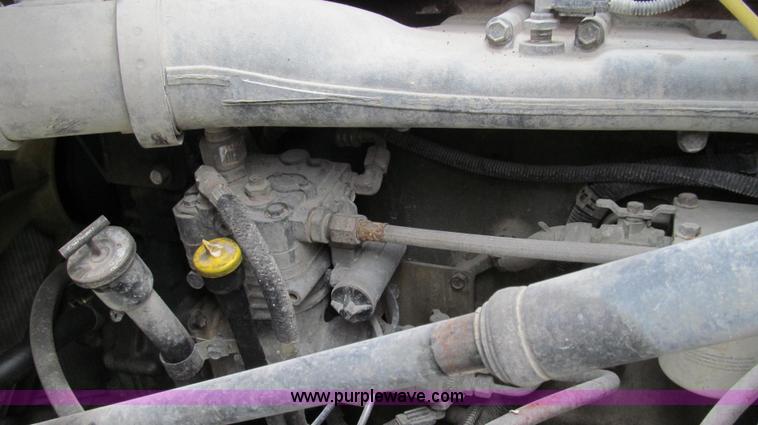 image for item G2065 2005 Freightliner Columbia CL120 semi truck