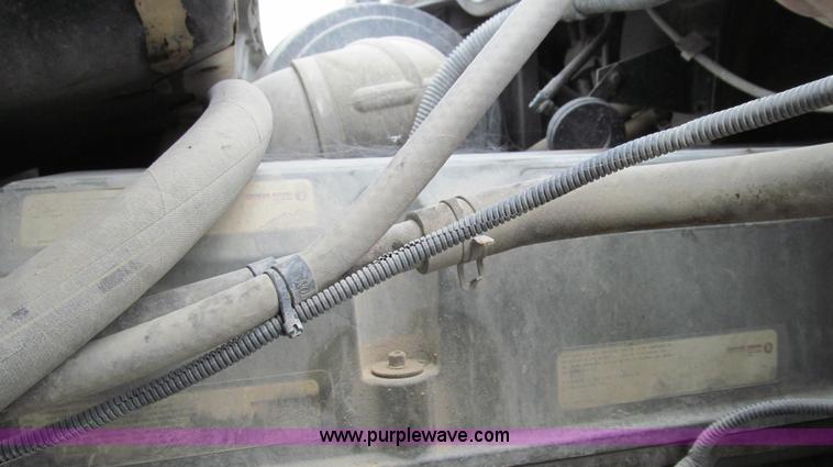 image for item G2065 2005 Freightliner Columbia CL120 semi truck