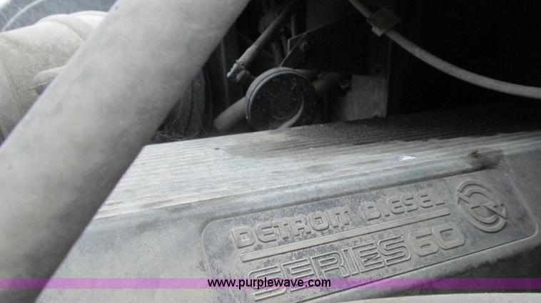 image for item G2065 2005 Freightliner Columbia CL120 semi truck